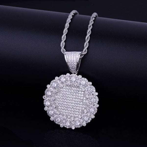 DIAMOND CLUSTER PENDANT IN WHITE GOLD