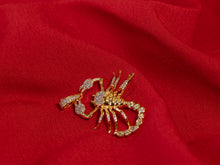 Load image into Gallery viewer, SCORPION PENDANT IN YELLOW GOLD
